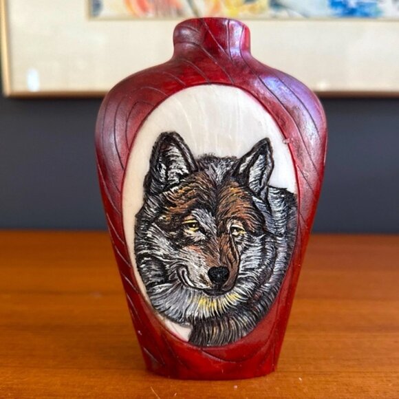 VINTAGE HAND PAINTED WOLF CARVING RESIN RED BOTTLE Vase COLLECTIBLE - Picture 1 of 7